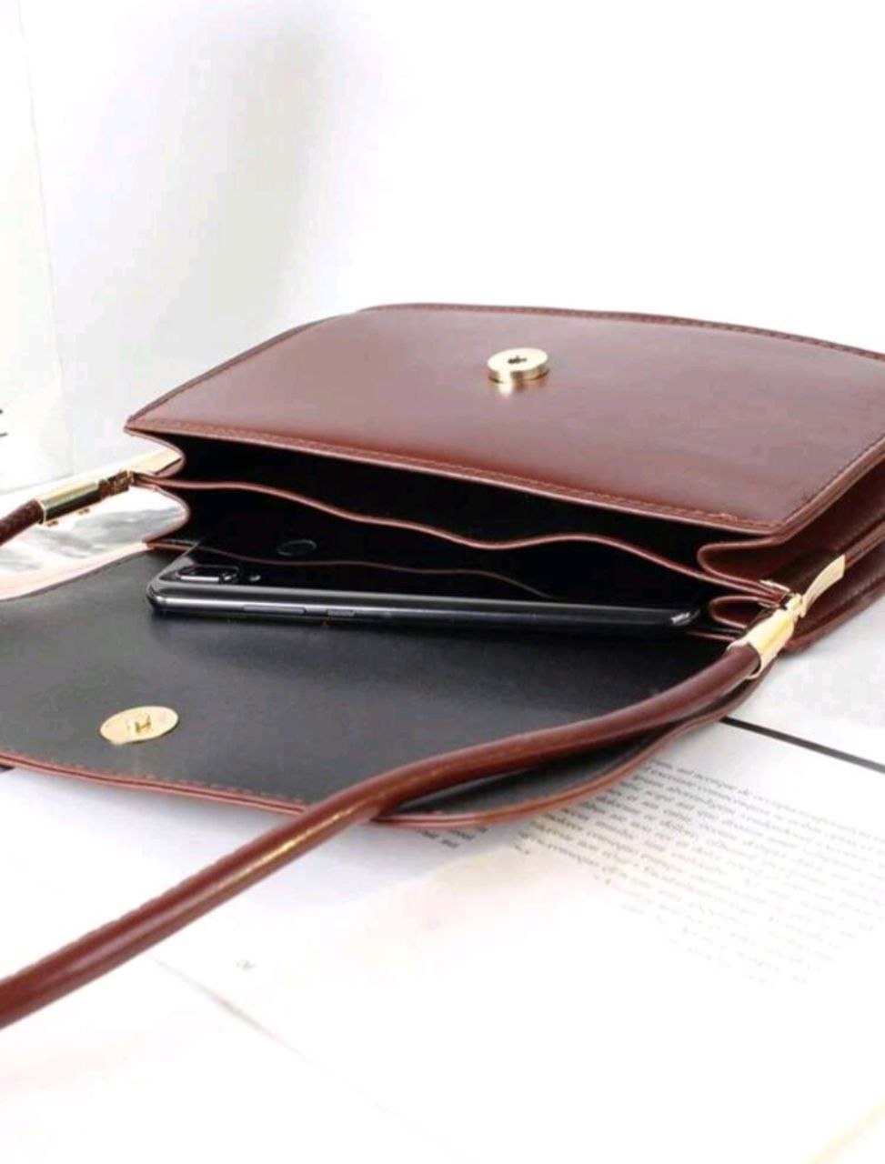 Fashionable Crocodile Embossed Flap Shoulder Bag